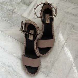 Valentino Garavani Wedge Espridrilles size 7 color poudre